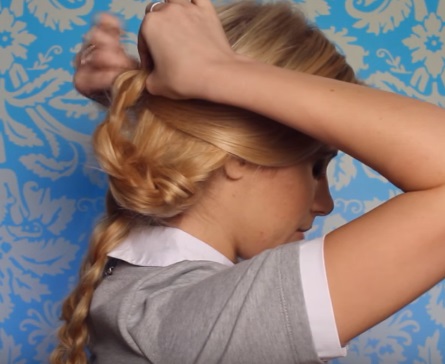 Как сделать праздничную причёску из трёх кос своими руками