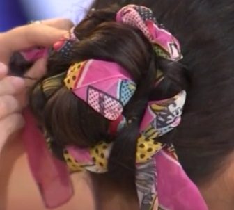 Как сделать низкую причёску с шарфом своими руками