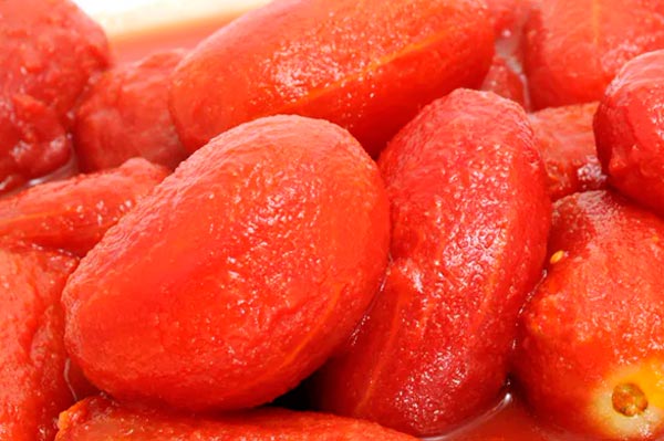Очищенные помидоры в миске