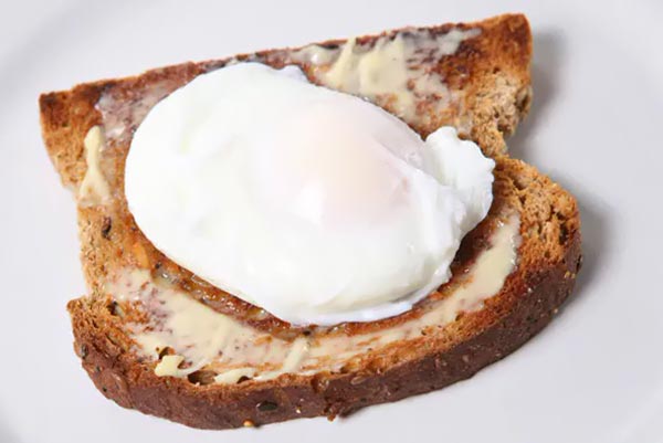 Яйцо-пашот на тосте
