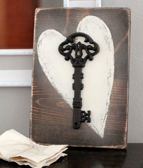 Композиция из дерева "Ключ к моему сердцу" для декора спальни