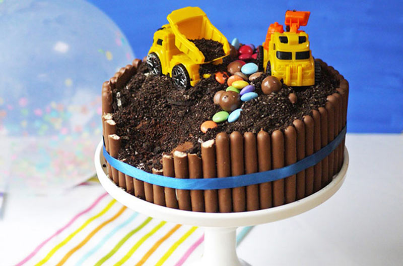 Шоколадные палочки - украшение торта
